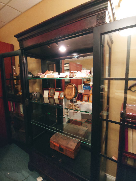 Museum Display Cabinet: Outside view
